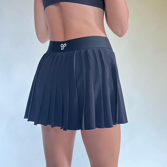 Dresses & Skirts - Aritzia TNA tennis skirt